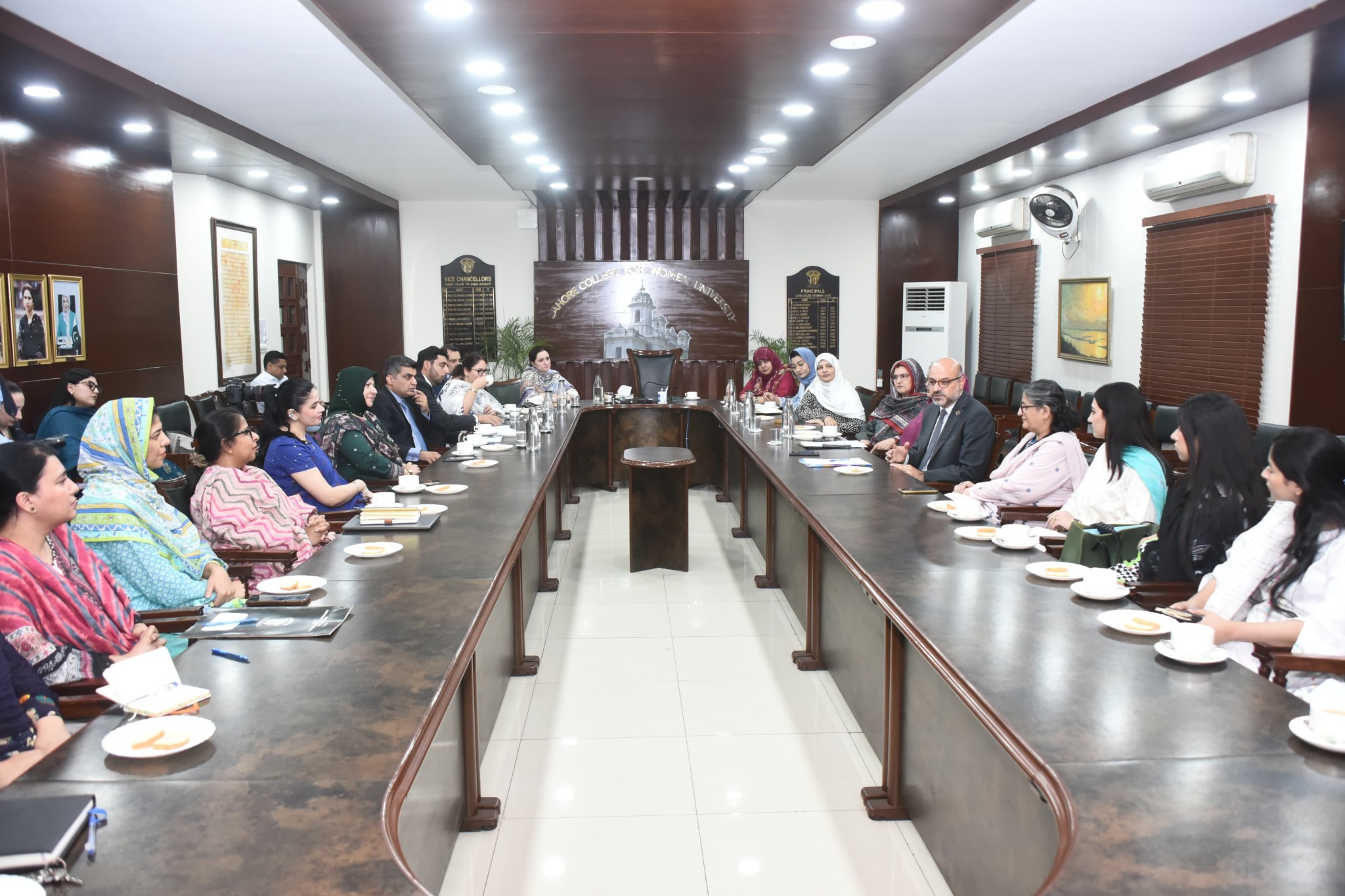 SDGUNDPvisitLC4.jpg - 468.24 kB