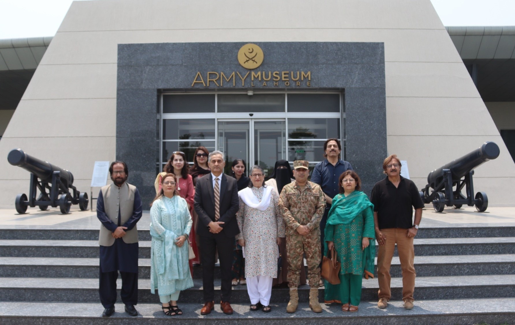 LCexhibitionArmyMuseum2.jpg - 324.73 kB