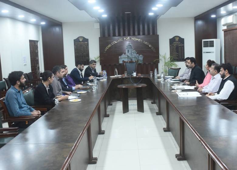 delegationvists4.jpg - 49.74 kB