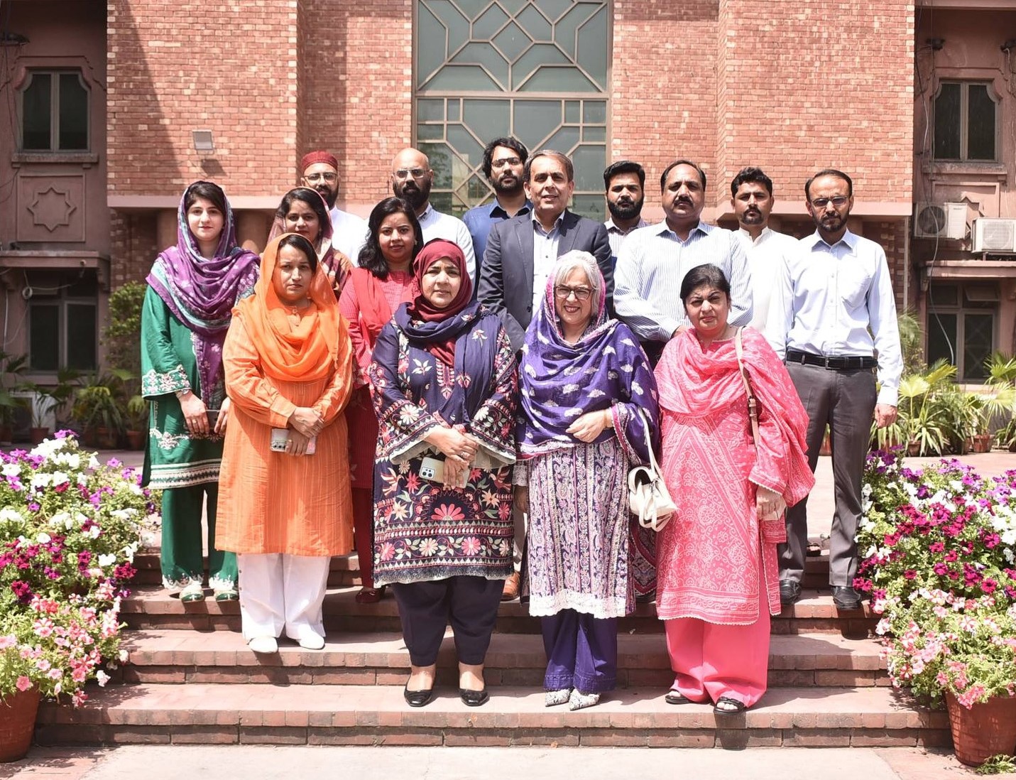 HECvisitedLCWUScholorship1.jpg - 542.32 kB