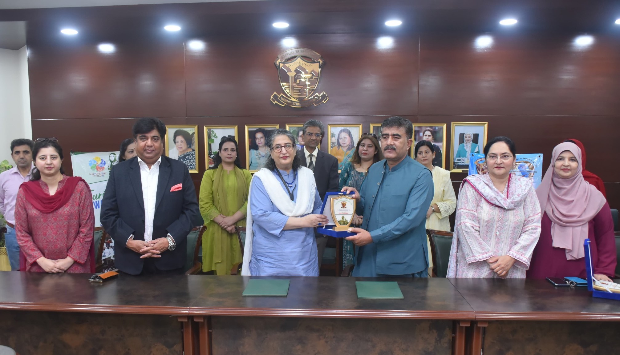 MOUTDCP3.jpg - 373.51 kB