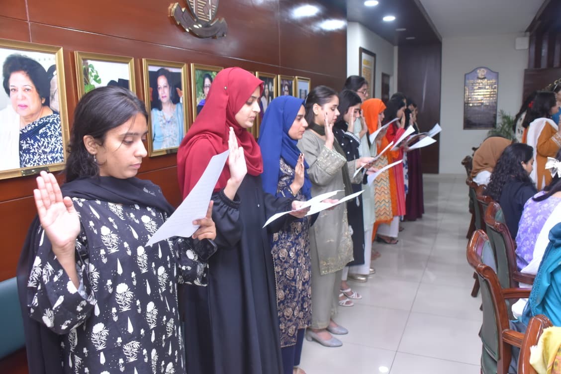 OathTakingSCLC1.jpg - 157.50 kB