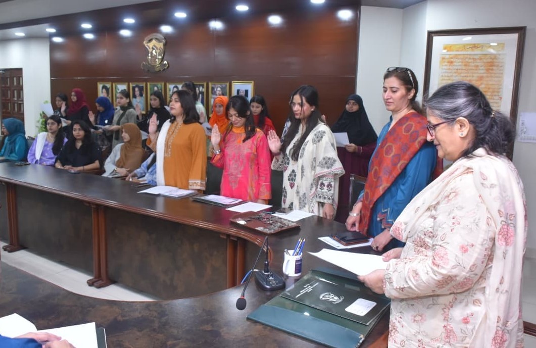 OathTakingSCLC3.jpg - 160.55 kB