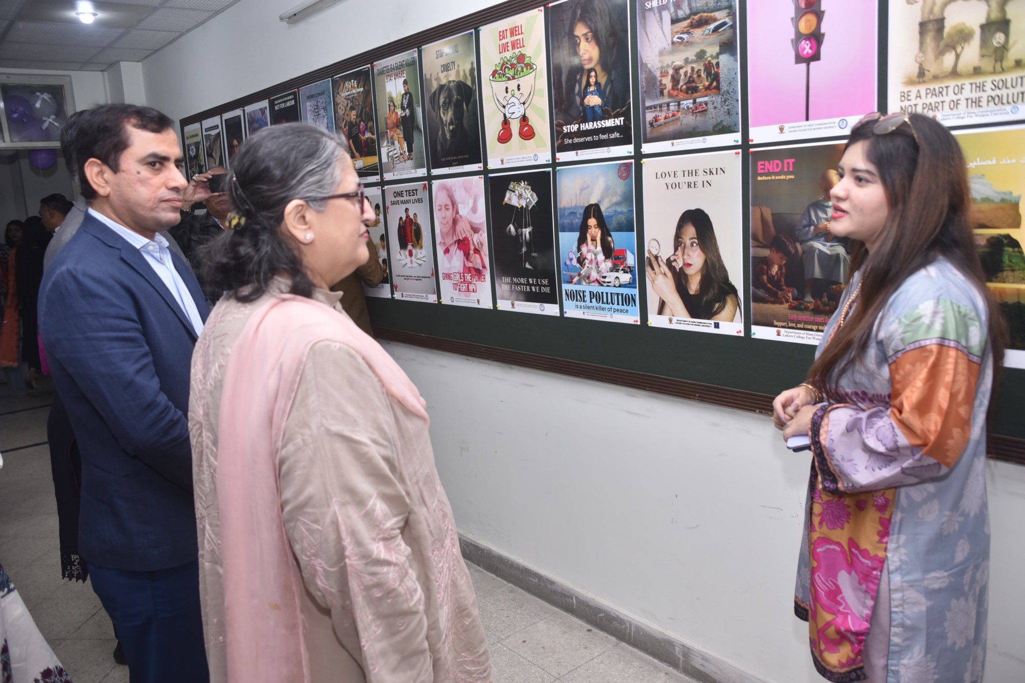 PosterDisplayMAsscom3.jpg - 451.90 kB