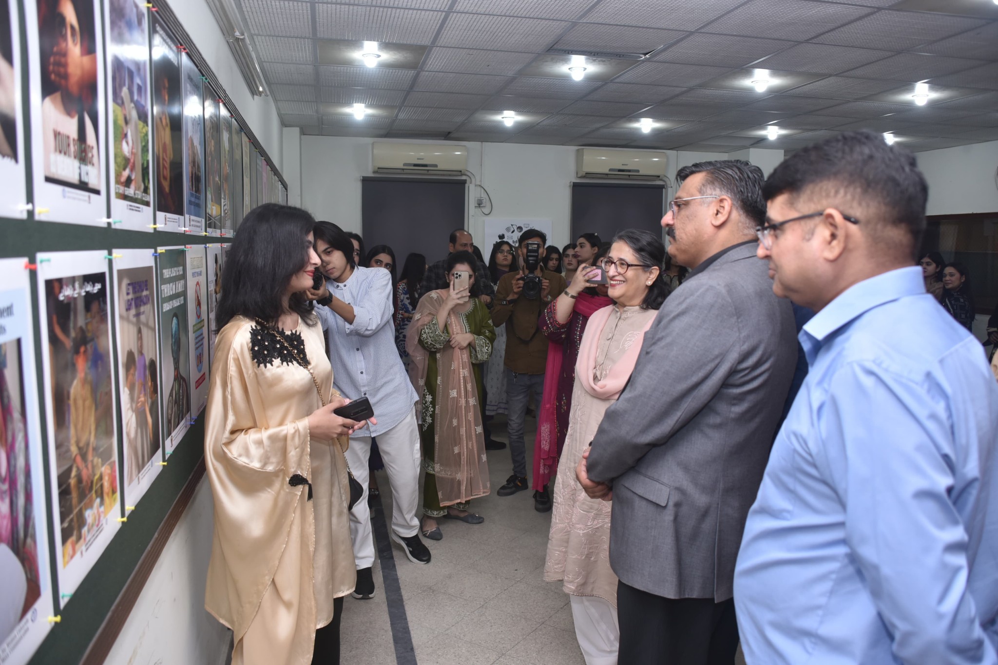 PosterDisplayMAsscom5.jpg - 488.04 kB