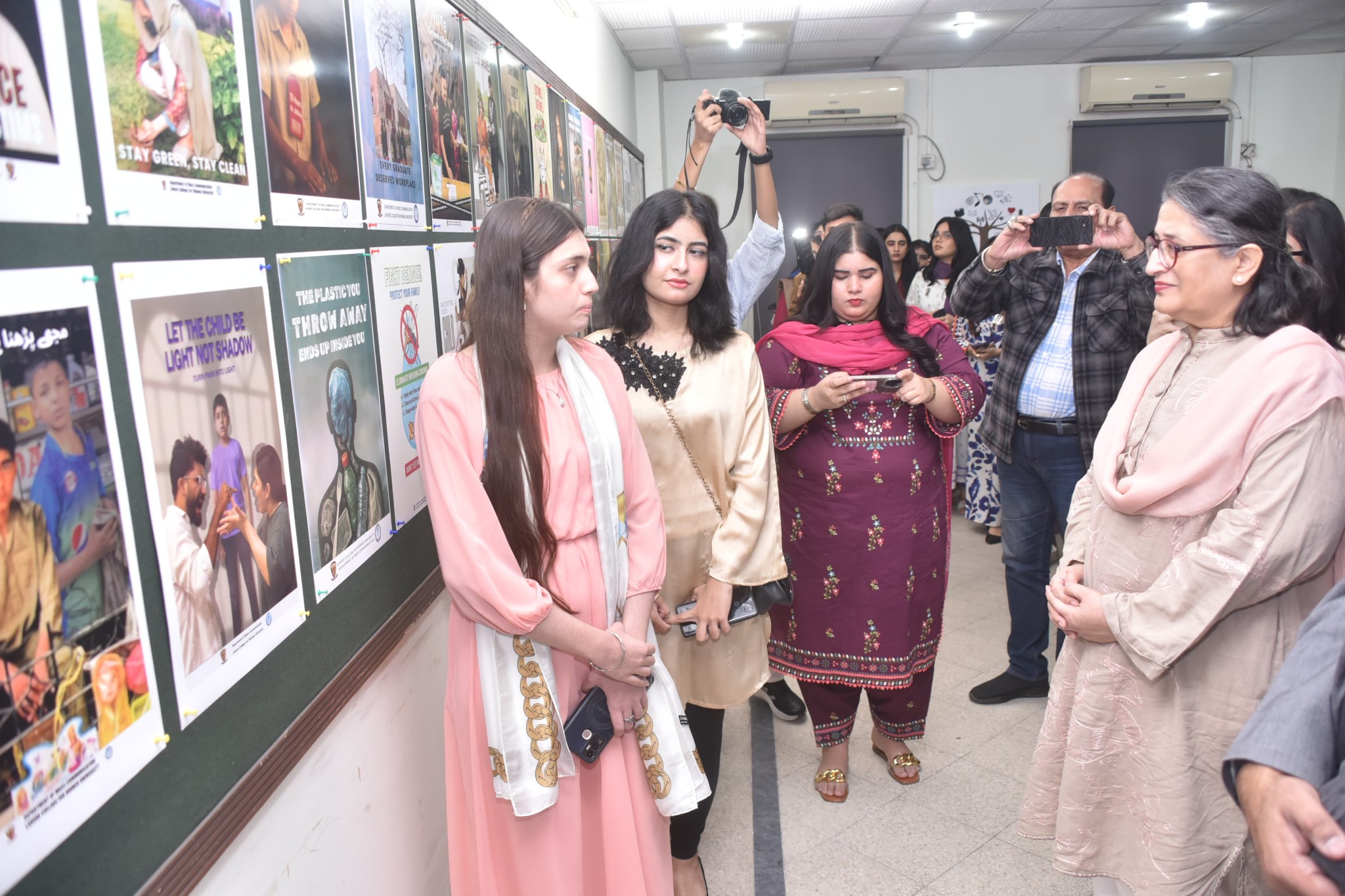 PosterDisplayMAsscom7.jpg - 543.84 kB