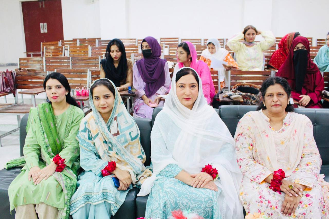 https://www.lcwu.edu.pk/images/SpeechcompUrduLC1.jpg