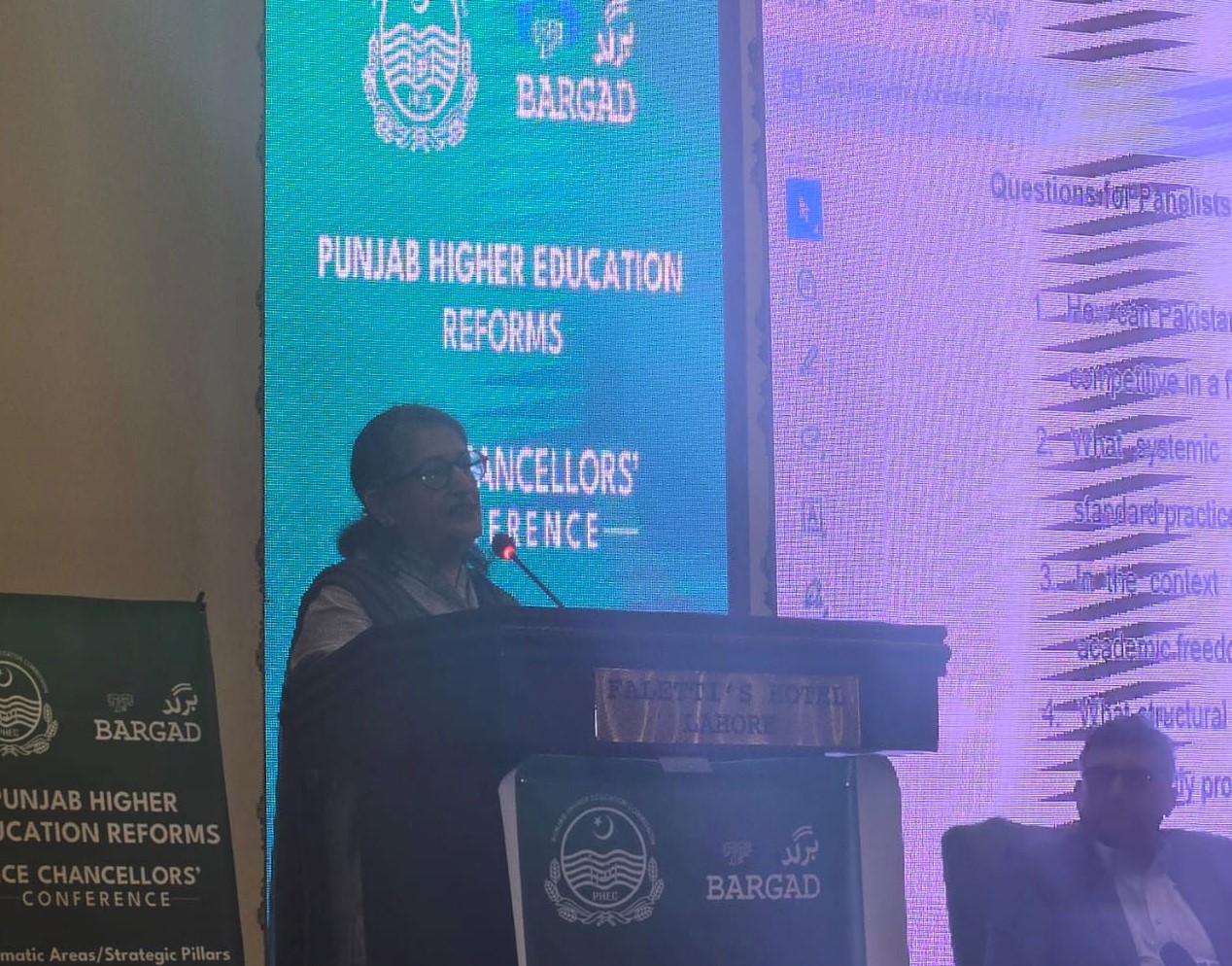 https://www.lcwu.edu.pk/images/VCconf254.jpg